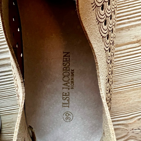 Ilse Jacobsen Tulip Slip-On EU 39 / US 8.5 Neutral Laser Cut Sneakers - Picture 4 of 8